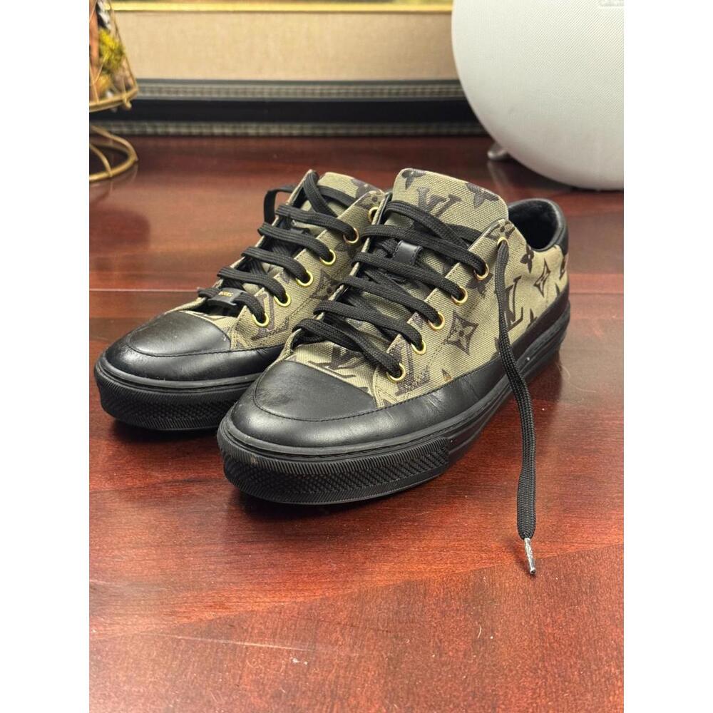 size-6.5 Louis Vuitton olive green sneakers